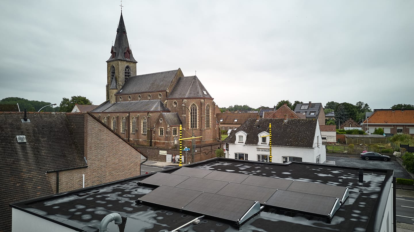 Nieuwbouw kantoor en appartement Hillegem